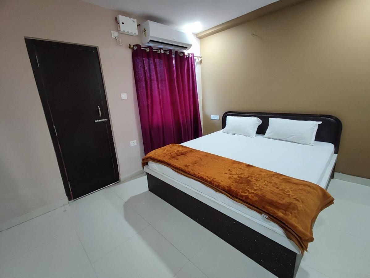 Hotel Kanha Shyam Madhubani ภายนอก รูปภาพ