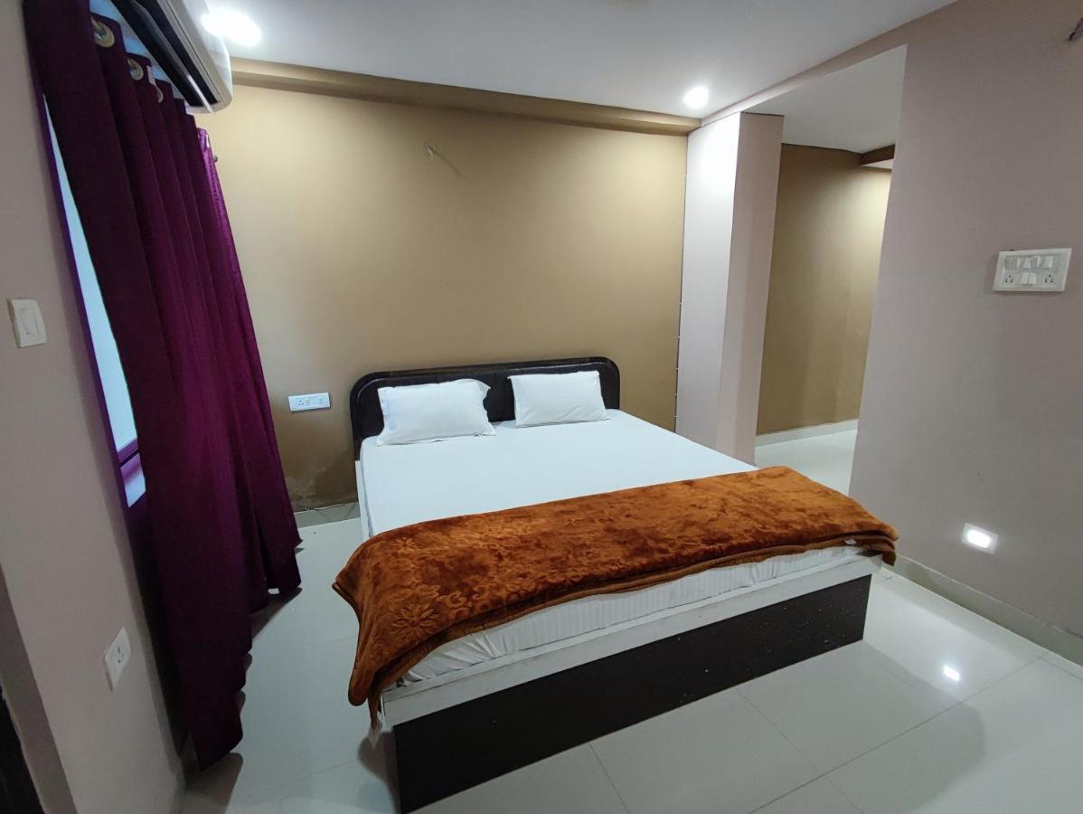 Hotel Kanha Shyam Madhubani ภายนอก รูปภาพ