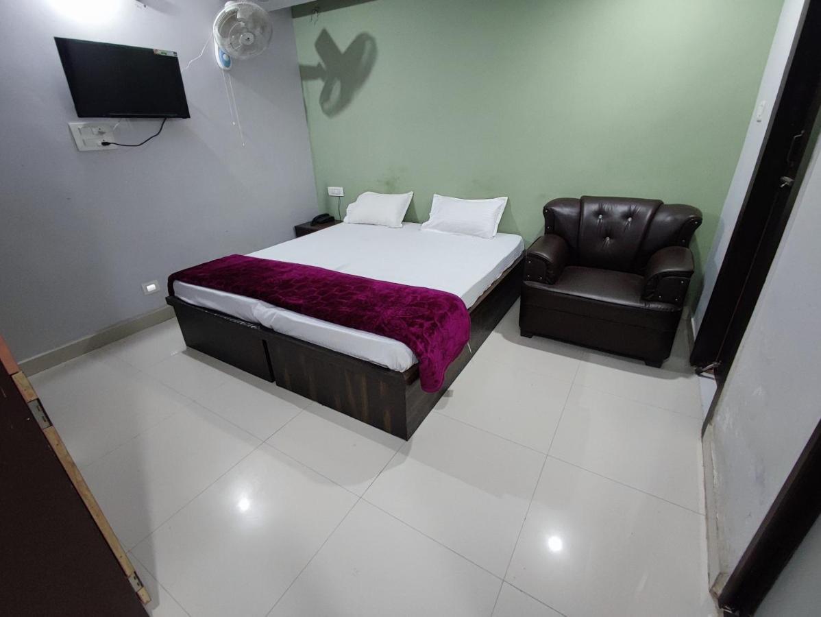 Hotel Kanha Shyam Madhubani ภายนอก รูปภาพ