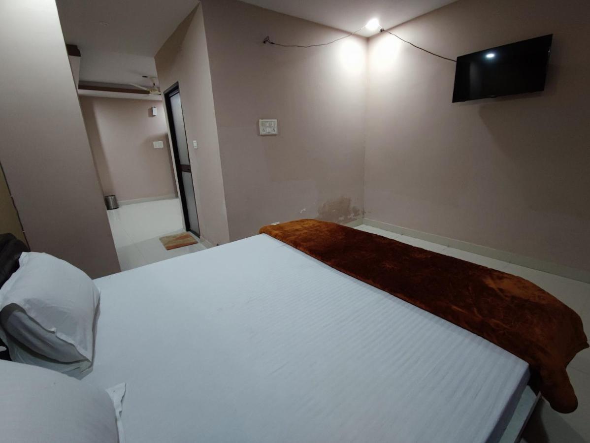 Hotel Kanha Shyam Madhubani ภายนอก รูปภาพ