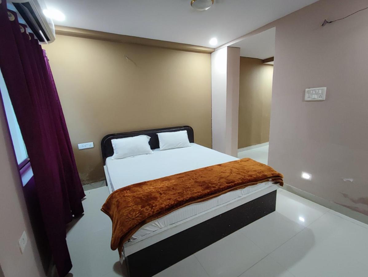Hotel Kanha Shyam Madhubani ภายนอก รูปภาพ
