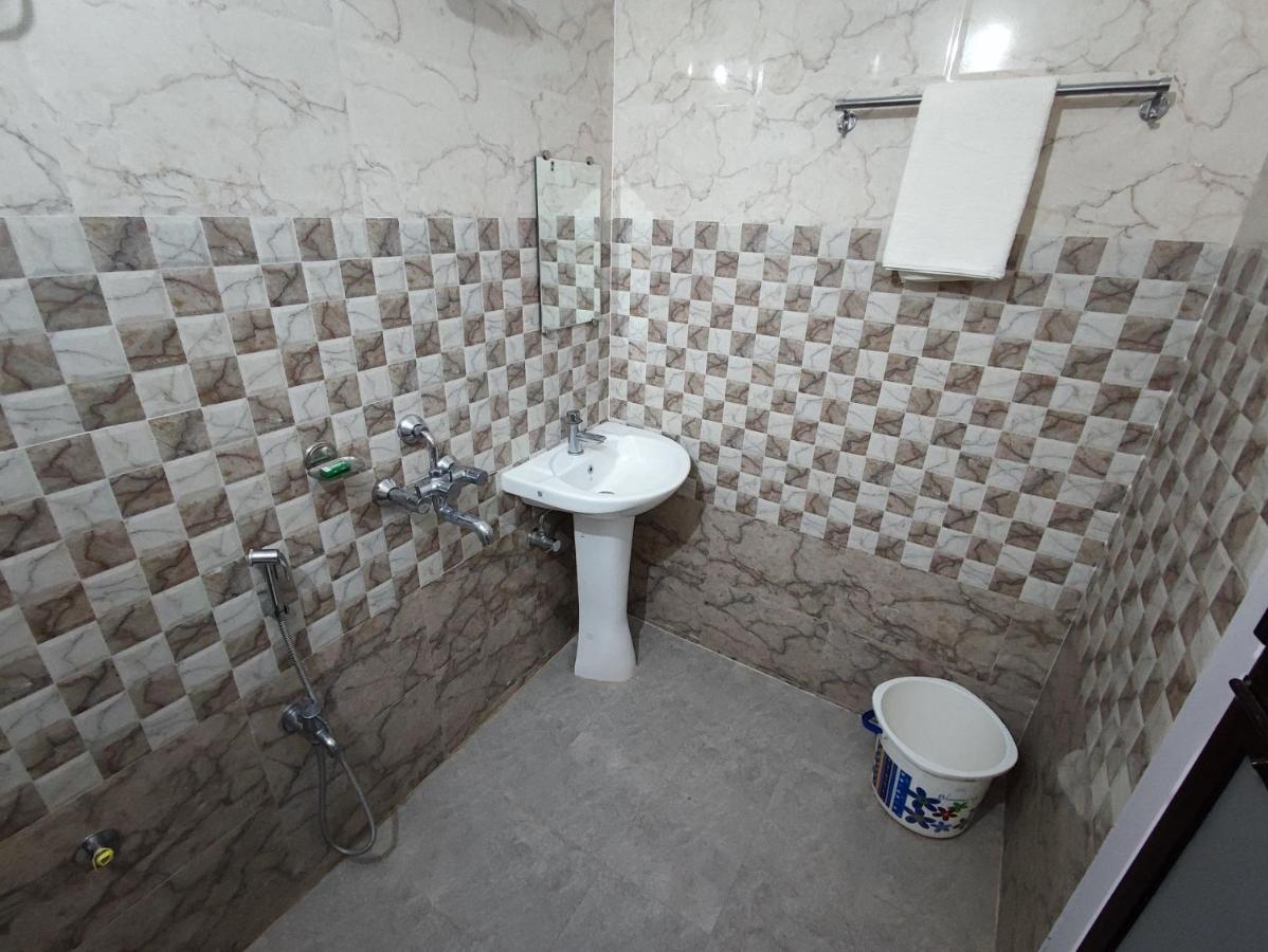 Hotel Kanha Shyam Madhubani ภายนอก รูปภาพ
