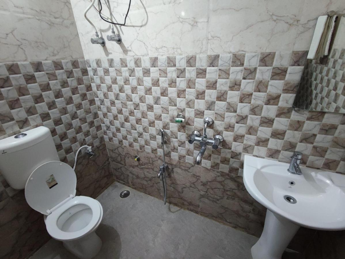 Hotel Kanha Shyam Madhubani ภายนอก รูปภาพ