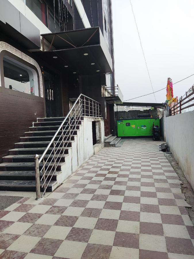Hotel Kanha Shyam Madhubani ภายนอก รูปภาพ
