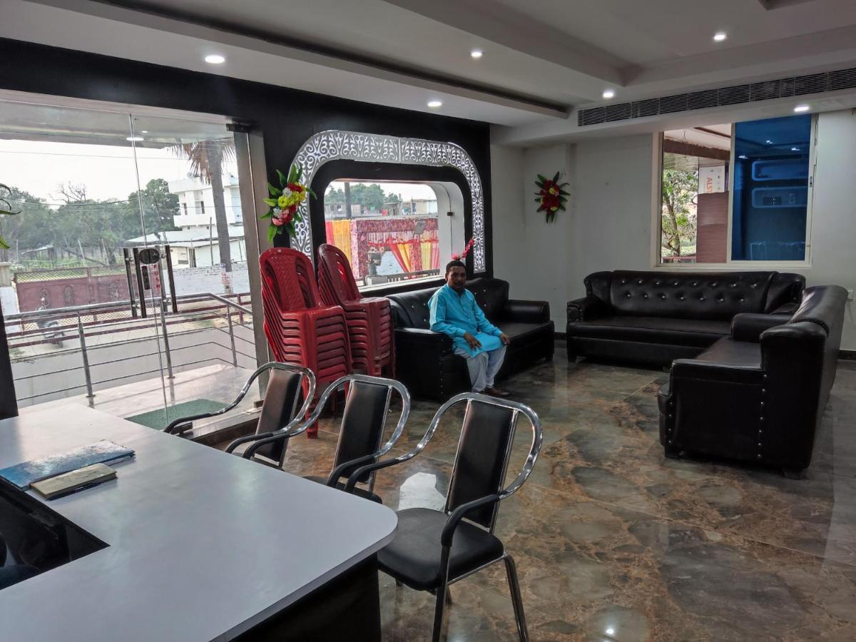 Hotel Kanha Shyam Madhubani ภายนอก รูปภาพ